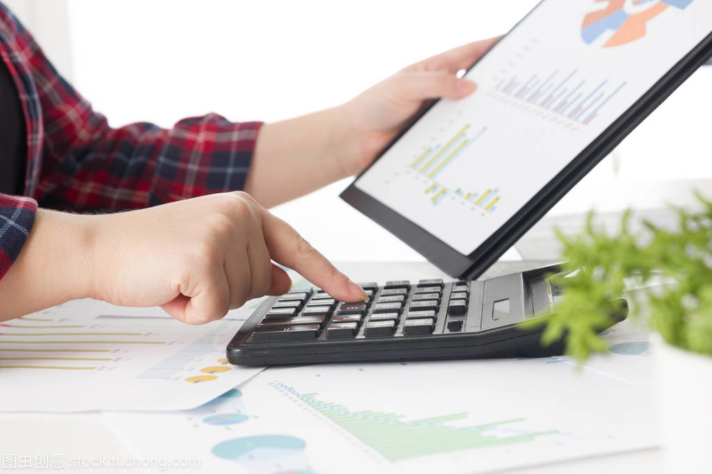 商務(wù)團(tuán)隊(duì)會議出席. 專業(yè)投資者使用新的啟動(dòng)項(xiàng)目。財(cái)務(wù)經(jīng)理任務(wù)